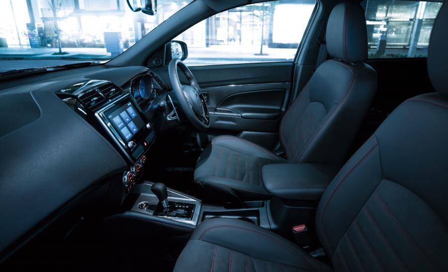 Интерьер Mitsubishi RVR Black Edition (GA3W) 2019 года  (JP) (фото 3 из 12)